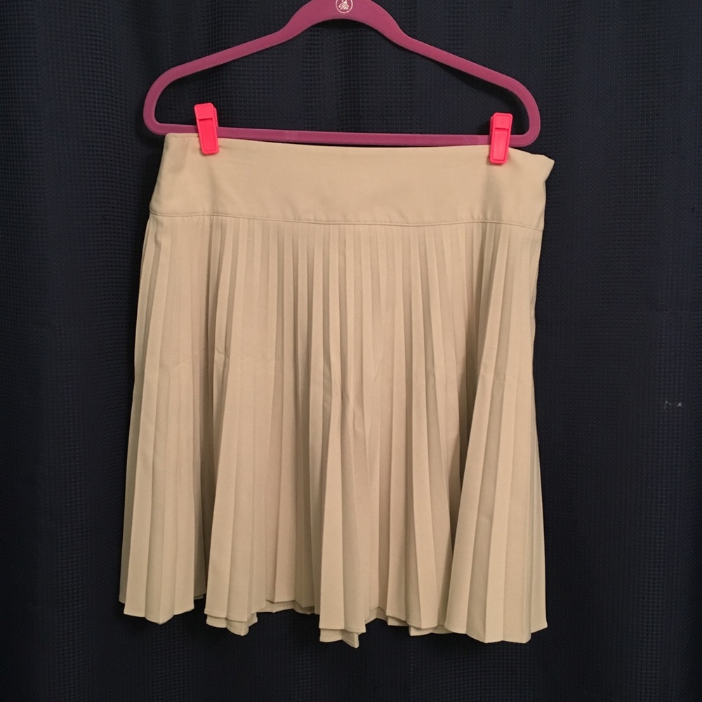 Worthington Stretch cream/tan pleated skirt sz 16